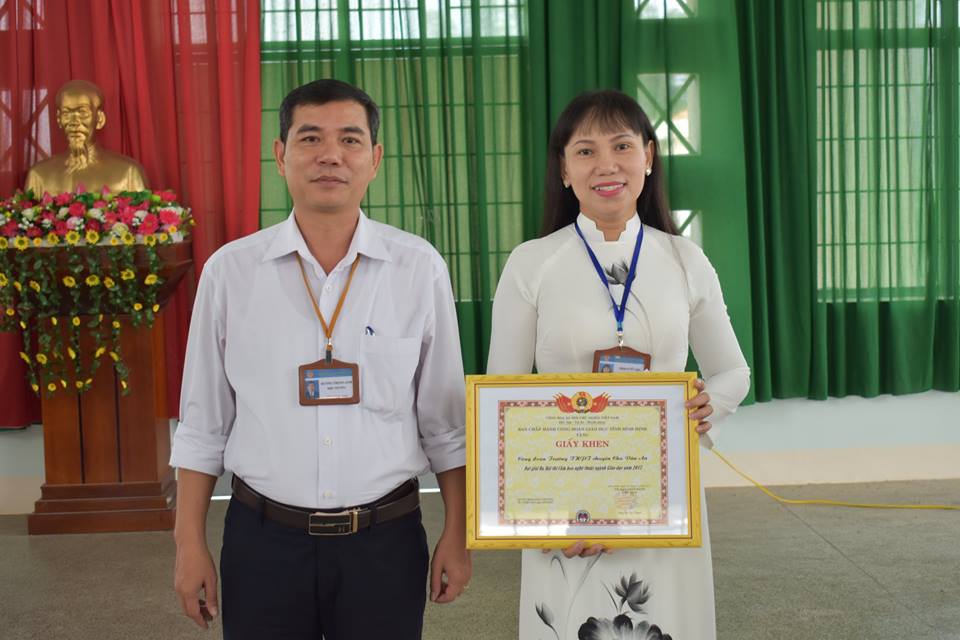 Hội thi cắm hoa nghệ thuật ngành giáo dục chào mừng ngày thành lập Hội Liên hiệp Phụ nữ Việt Nam (20/10)